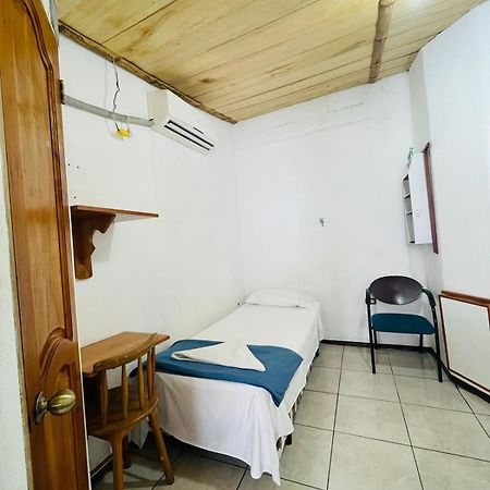 Hostal Darwin Puerto Ayora  Exteriör bild
