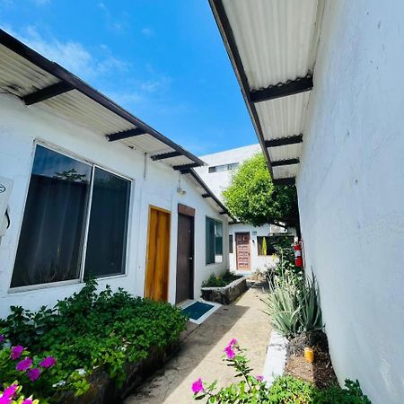 Hostal Darwin Puerto Ayora  Exteriör bild