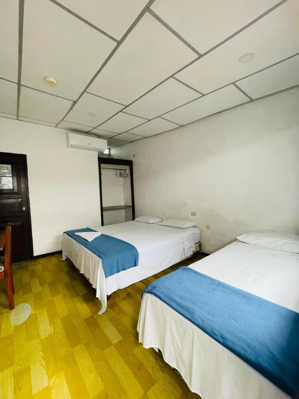 Hostal Darwin Puerto Ayora  Exteriör bild