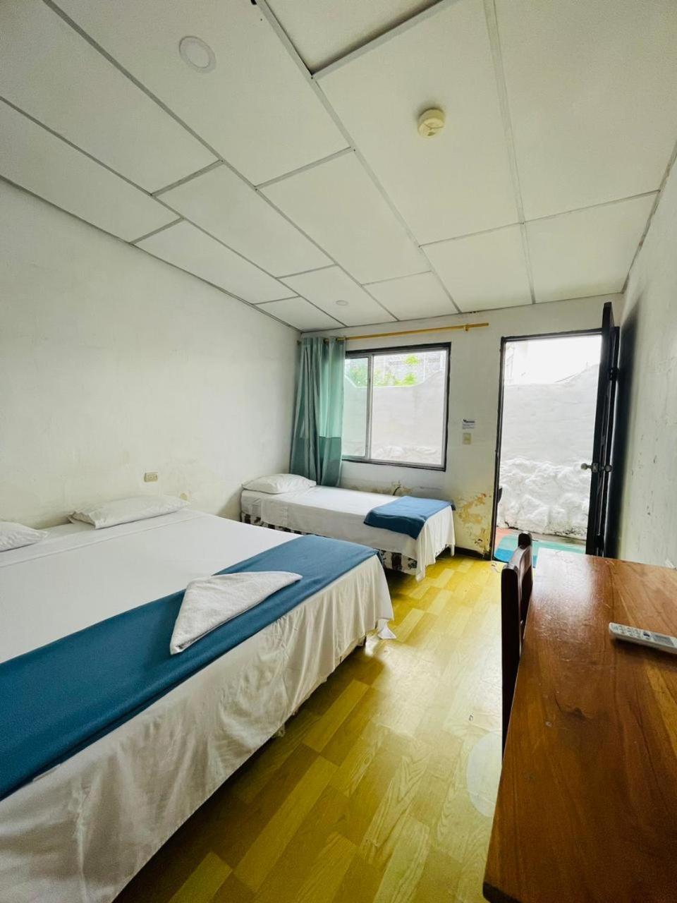 Hostal Darwin Puerto Ayora  Exteriör bild